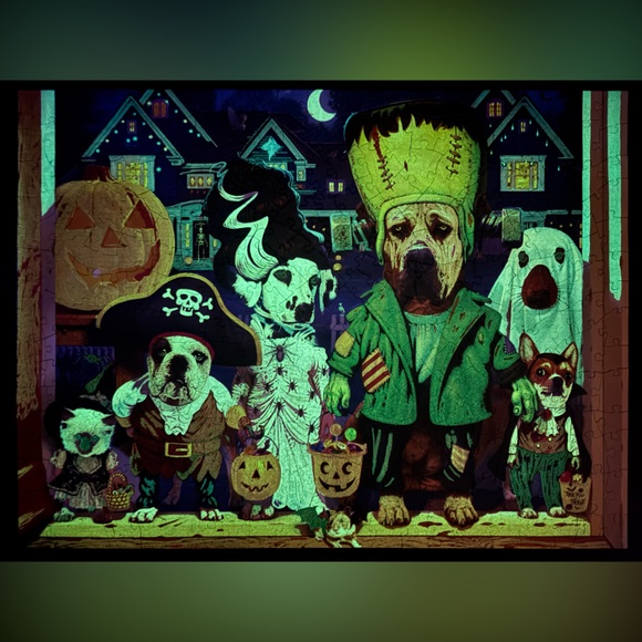 Ready for Treat 300 Piece Glow in the Dark Jigsaw Puzzle - Picture 7 of 7